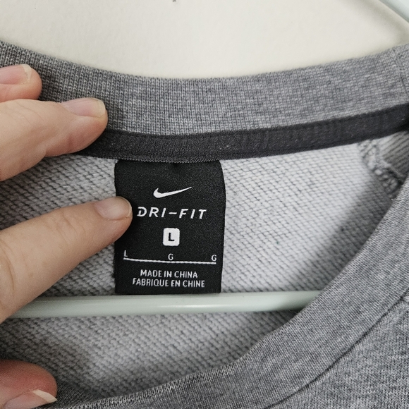Nike Dri-Fit Embossed Logo Cropped Boxy Sweatshirt in Grey Size L - Picture 4 of 8
